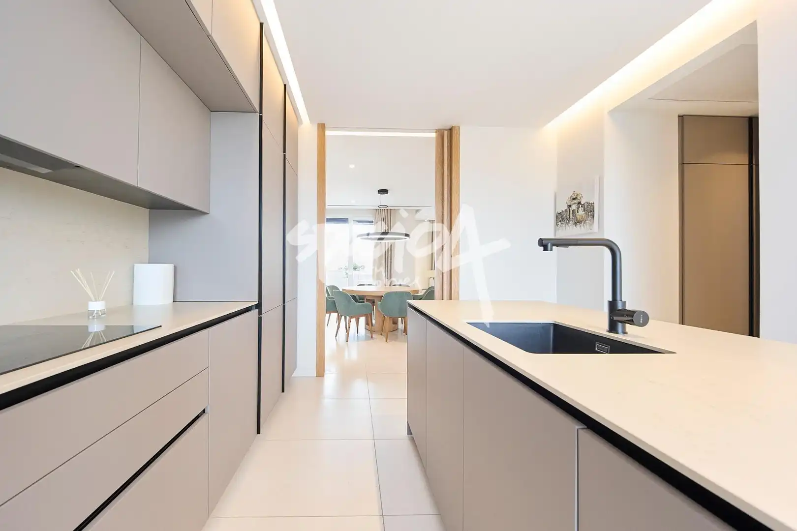 Cocina de Ático de alquiler en Pozuelo de Alarcón con Aire acondicionado, Calefacción y Jardín privado
