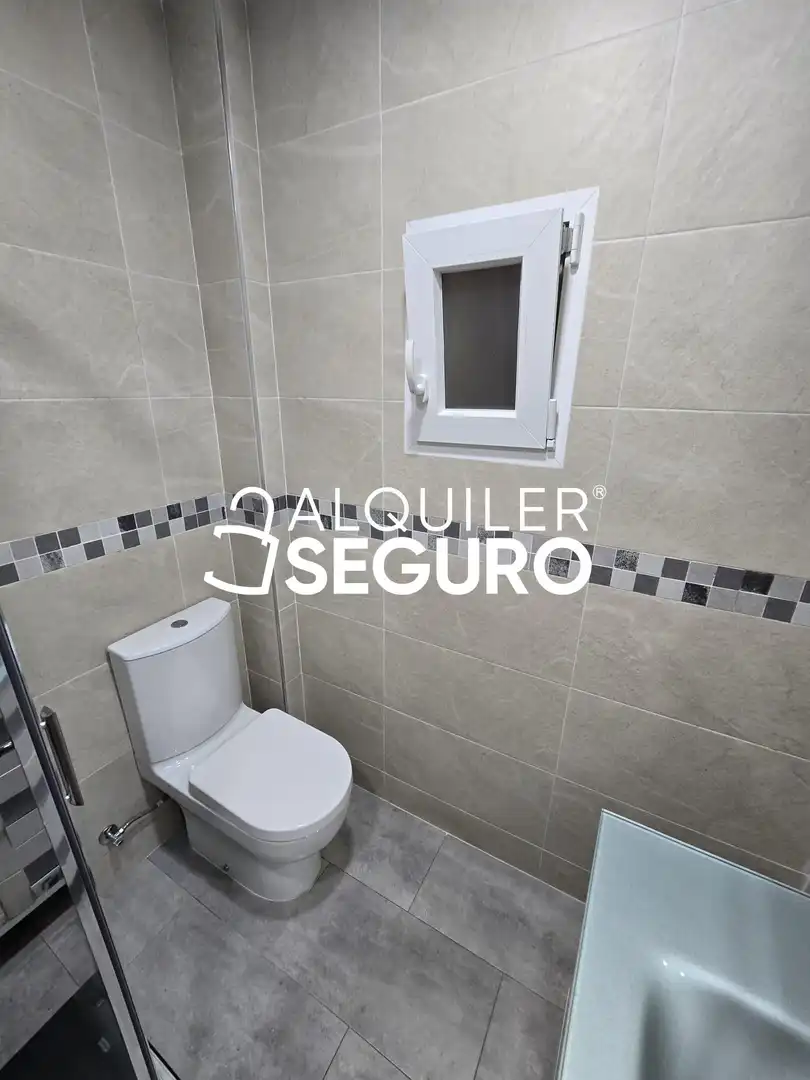 Baño de Piso de alquiler en Torrejón de Ardoz con Calefacción y Terraza