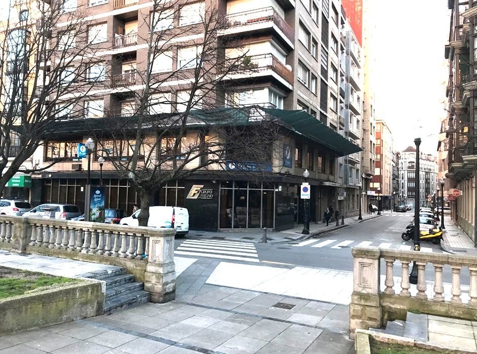 Vista exterior de Local de lloguer en Gijón  amb Terrassa, Moblat i Alarma