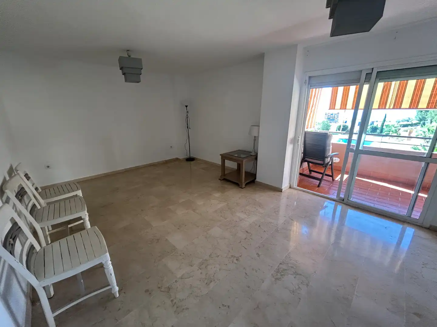 Sala de estar de Piso en venta en Málaga con Terraza, Balcón y Piscina comunitaria