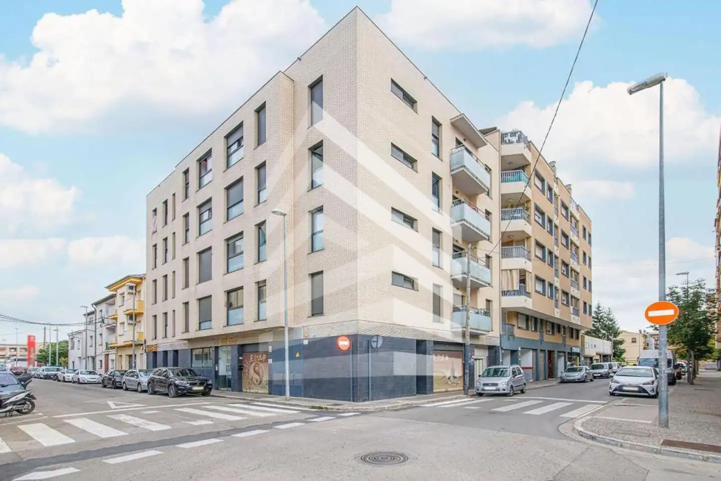 Vista exterior de Edifici en venda en Girona