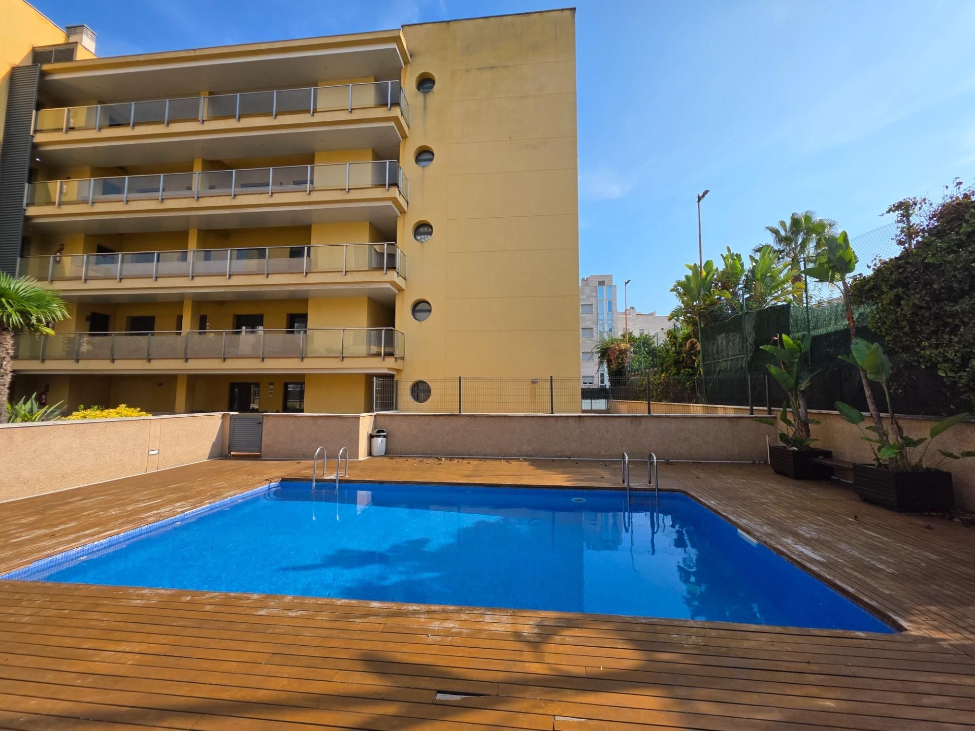 Piscina de Piso en venta en Torredembarra con Aire acondicionado, Calefacción y Jardín privado