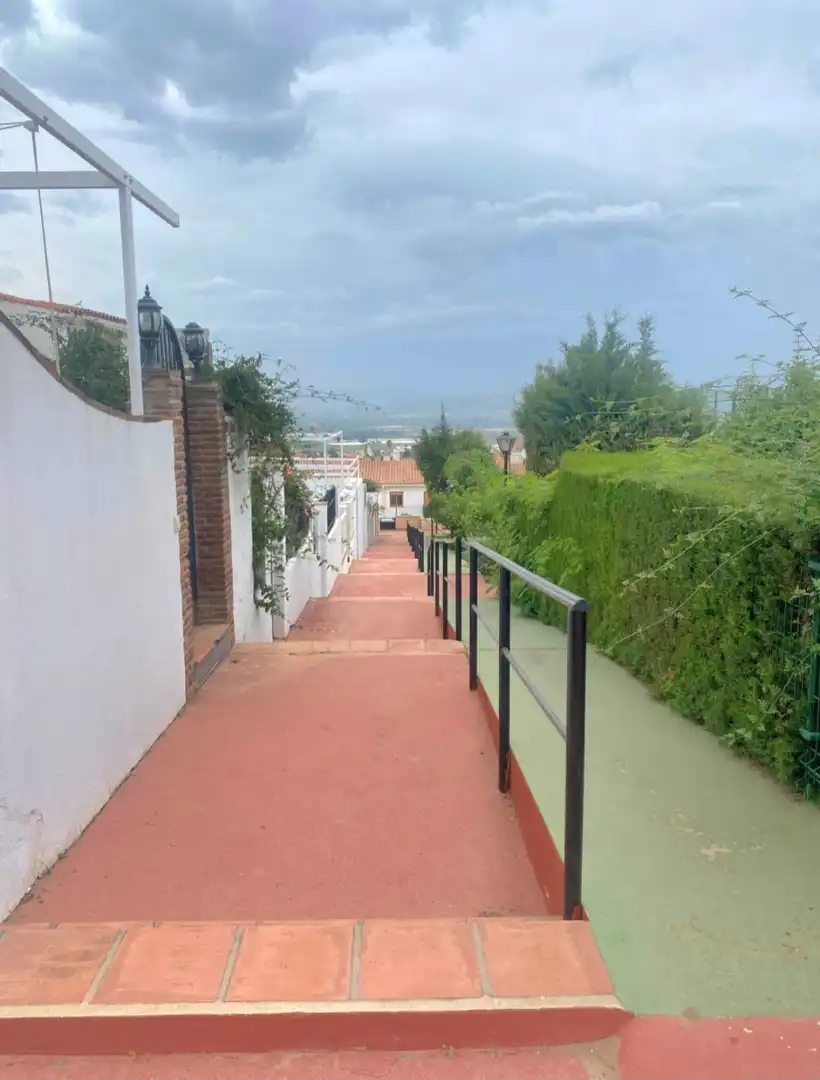 Vista exterior de Casa adosada en venda en Alhaurín de la Torre amb Aire condicionat, Terrassa i Traster