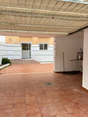 Casa-chalet en Alquiler en Pinedo