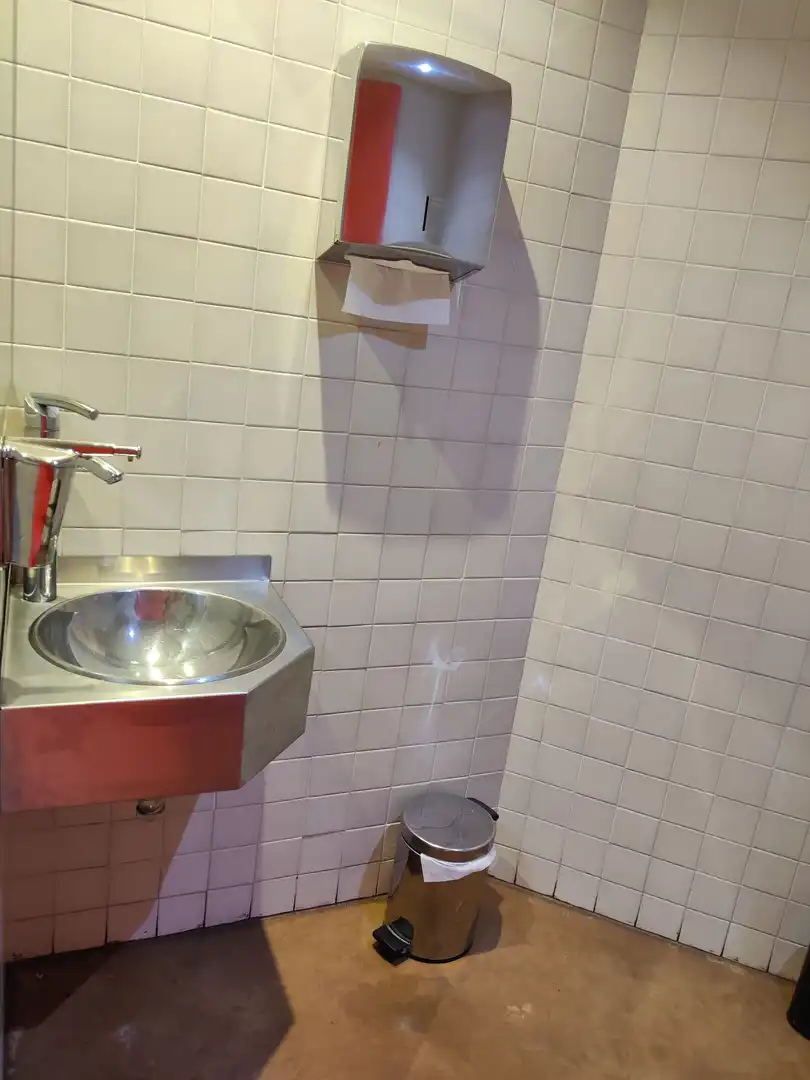 Bathroom of Commercial properties for sale in Burgos  with Air Conditioner