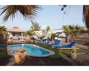 Exterior view of Flat for sale in La Oliva  with Terrace, Swimming Pool and Balcony