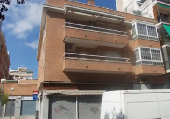 Vista exterior de Local de alquiler en Esplugues de Llobregat