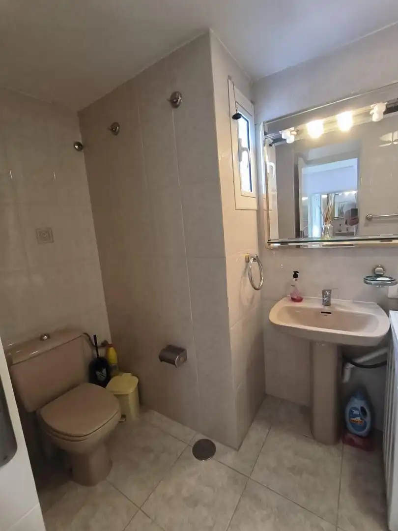 Bany de Apartament de lloguer en Las Palmas de Gran Canaria amb Moblat i Balcó