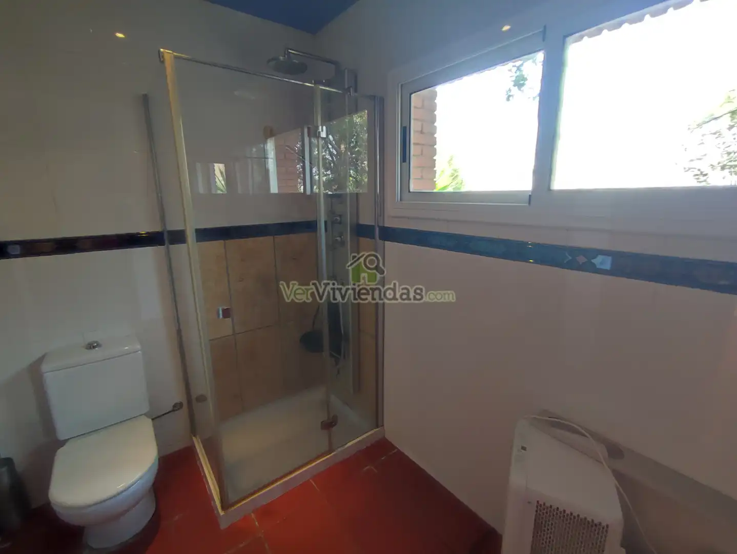 Bany de Casa o xalet en venda en Esparreguera amb Aire condicionat, Calefacció i Jardí privat