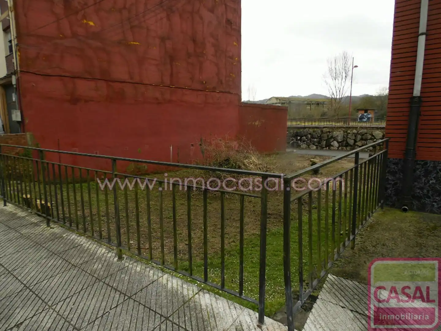 Terreny residencial en venda a Riaño - Los Barros