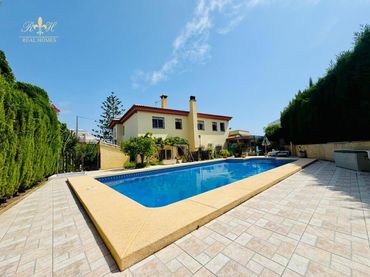 Xalet amb piscina en venda a PEGASO 12