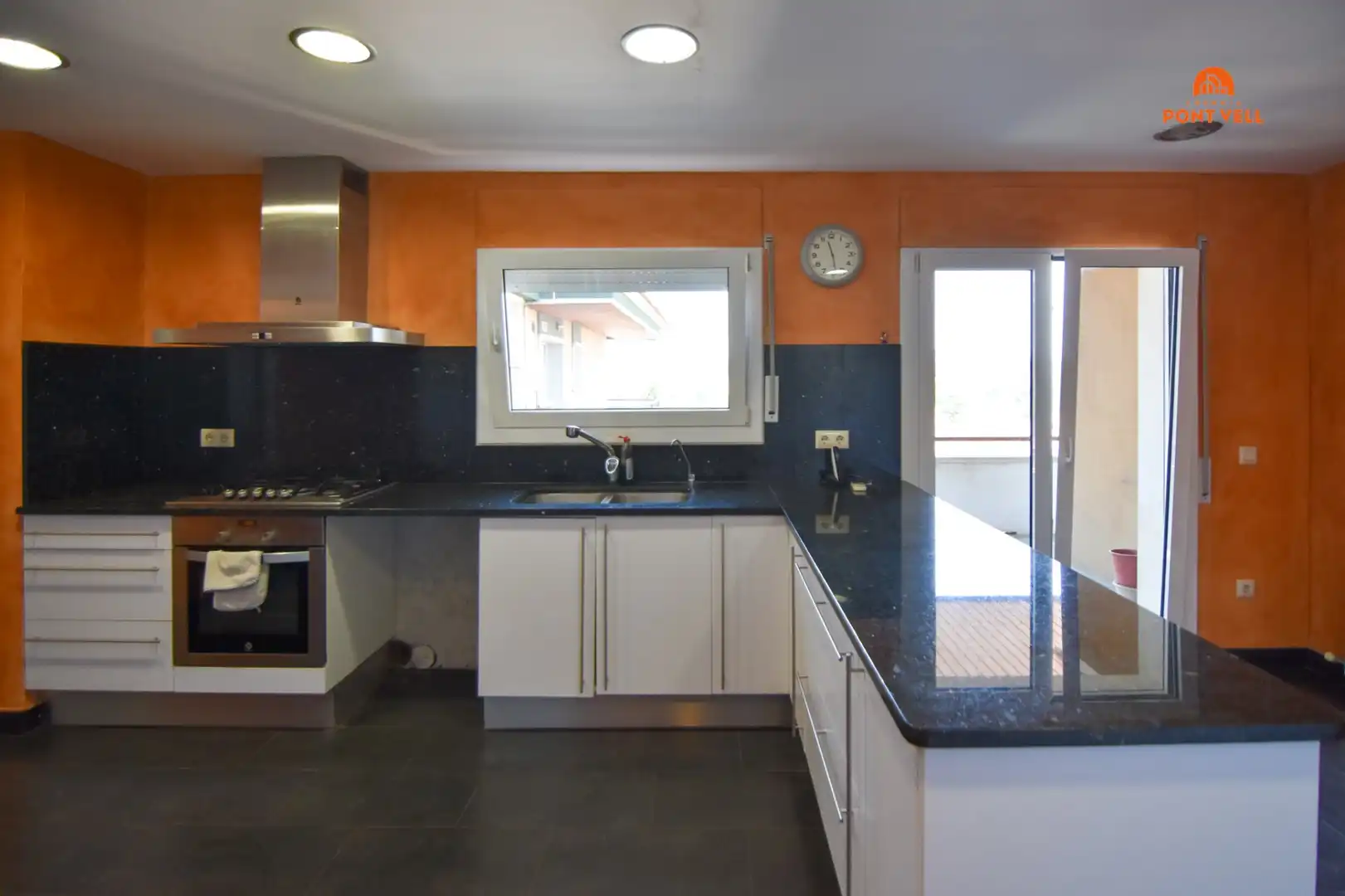 Cocina de Ático en venta en La Bisbal d'Empordà con Calefacción, Terraza y Balcón