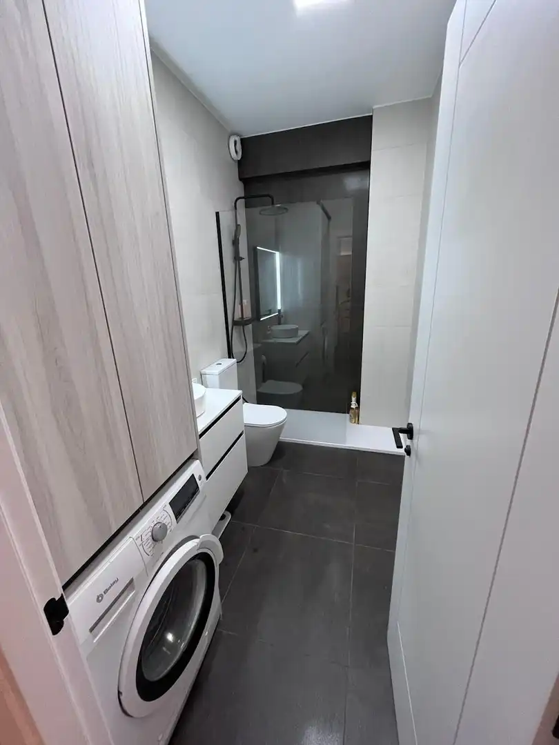 Baño de Apartamento de alquiler en A Coruña Capital  con Calefacción y Amueblado