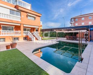 Jardí de Casa adosada en venda en  Madrid Capital amb Piscina