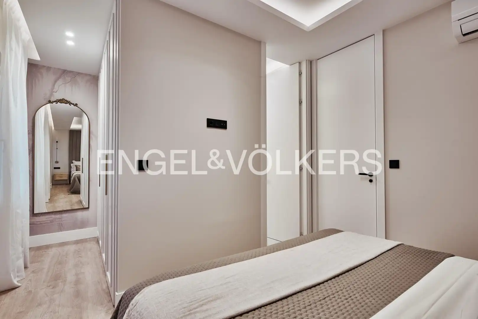 Habitación de Piso en venta en Madrid con Aire acondicionado y Calefacción