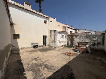 Terraced house with balcony for sale in Marines