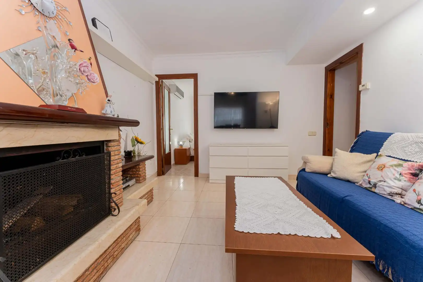 Sala d'estar de Casa o xalet en venda en Viladecans amb Aire condicionat, Calefacció i Jardí privat