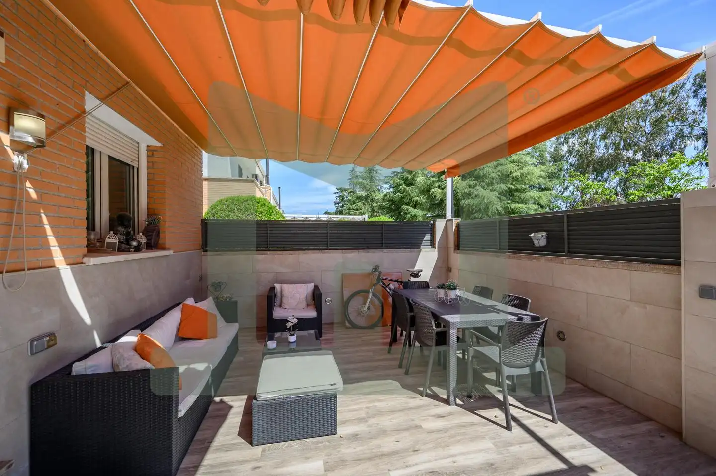 Terrasse von Einfamilien-Reihenhaus zum Verkauf in Griñón mit Klimaanlage, Heizung und Privatgarten
