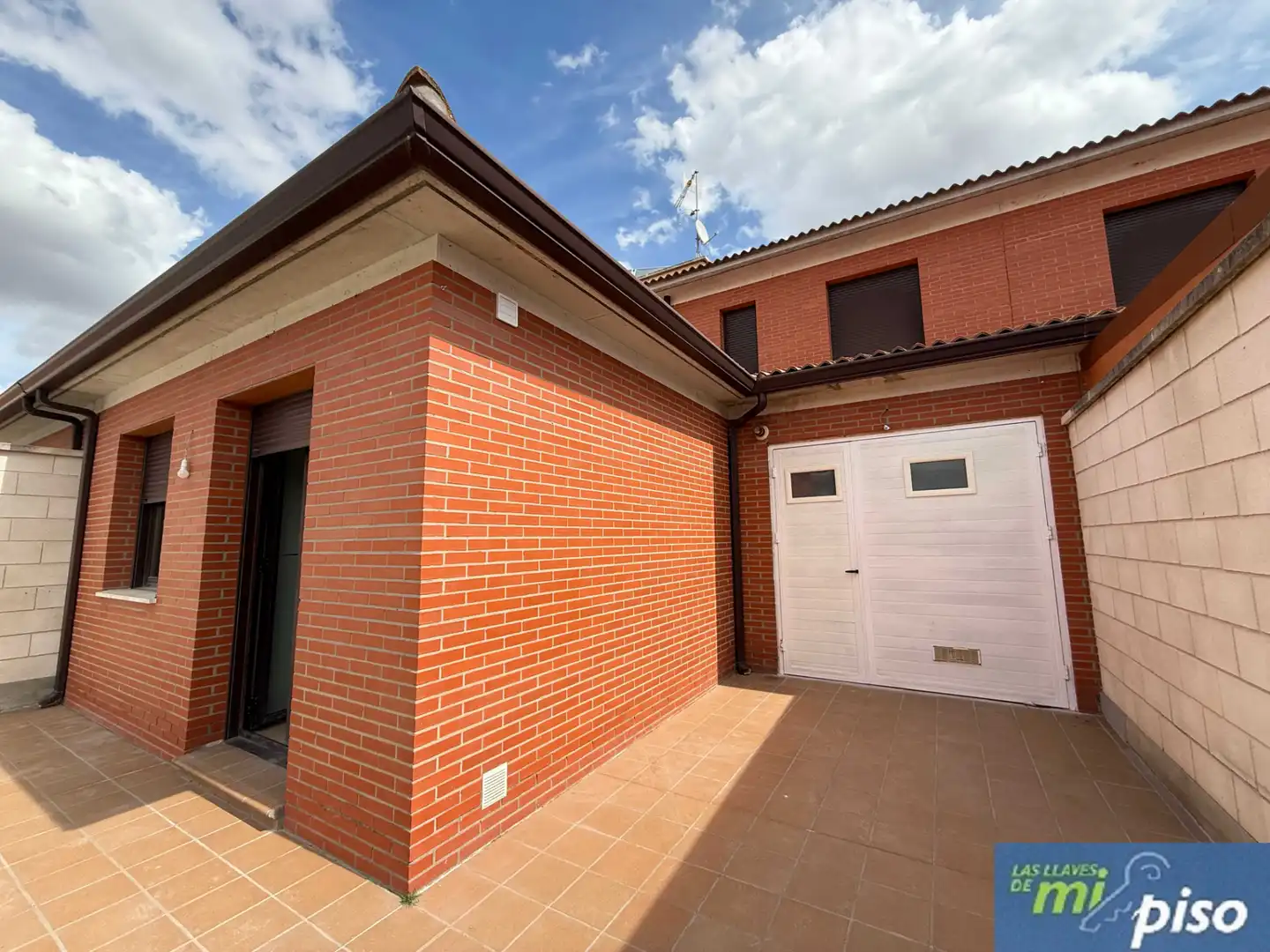 Maison mitoyenne avec terrasse à vendre à Calle Jorge Guillén 32