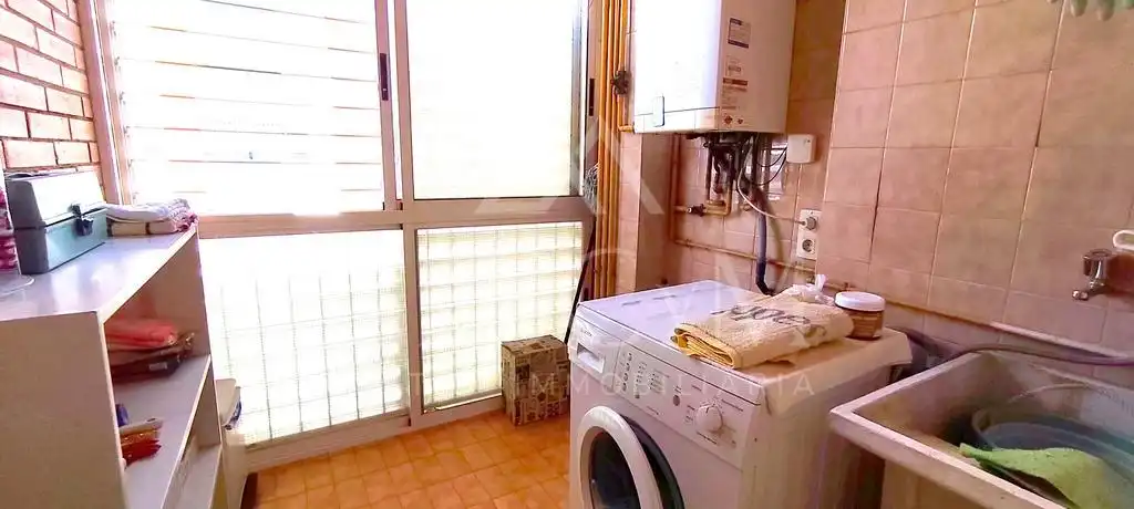 Cuina de Pis en venda en Sant Joan Despí amb Jardí privat, Terrassa i Balcó