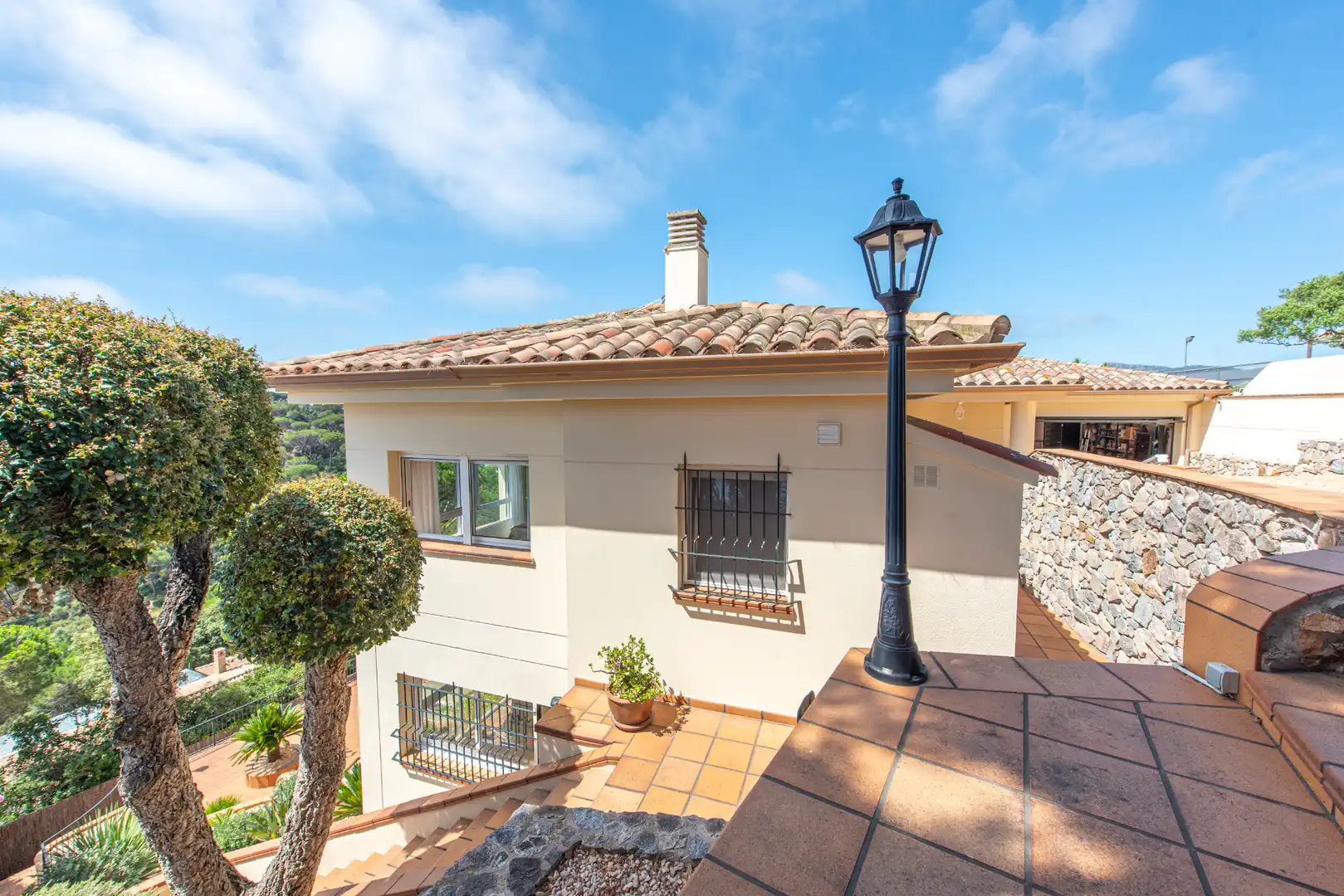 Vista exterior de Casa o xalet en venda en Sant Feliu de Guíxols amb Aire condicionat, Calefacció i Jardí privat