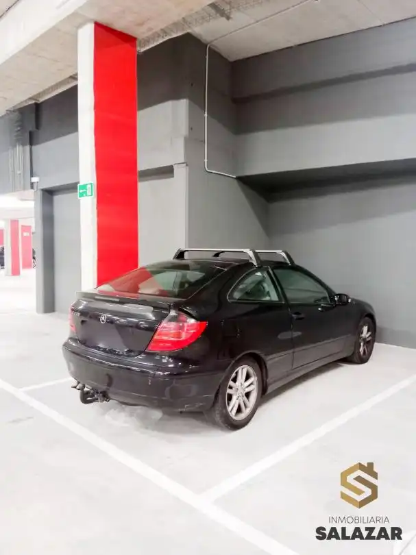 Parking de Ático de alquiler en Bilbao  con Calefacción, Jardín privado y Terraza