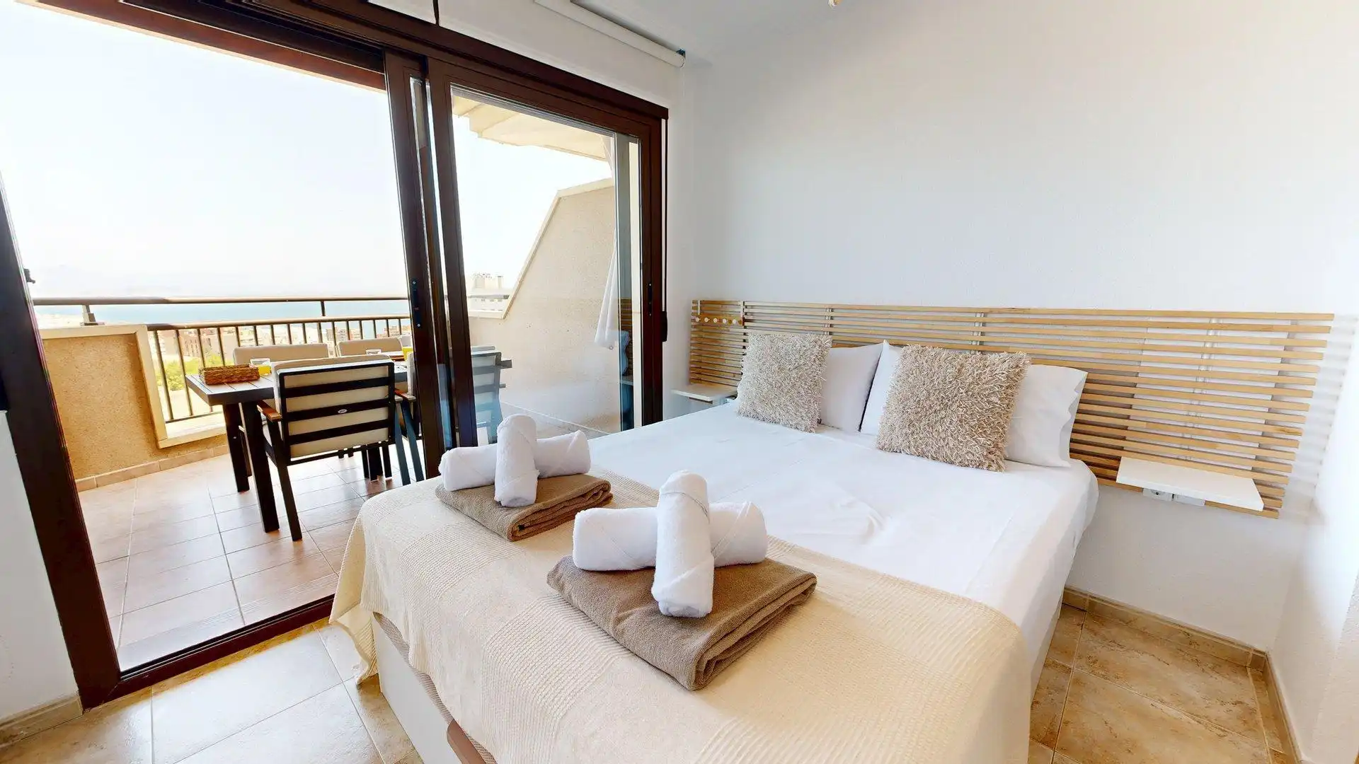 Habitación de Apartamento de alquiler en Elche / Elx con Aire acondicionado, Calefacción y Jardín privado
