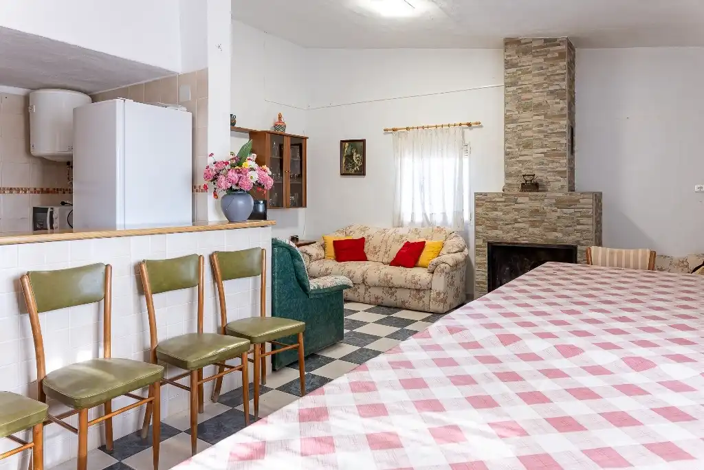 Sala de estar de Casa o chalet en venta en Castalla con Jardín privado, Piscina y Amueblado
