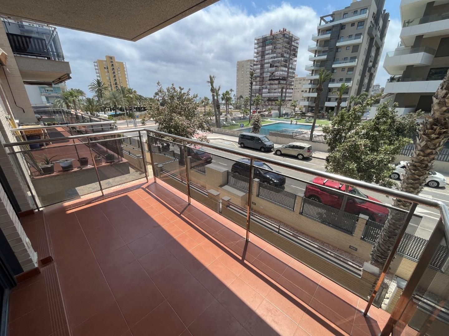 Vista exterior de Apartament en venda en Alicante / Alacant amb Aire condicionat, Calefacció i Jardí privat
