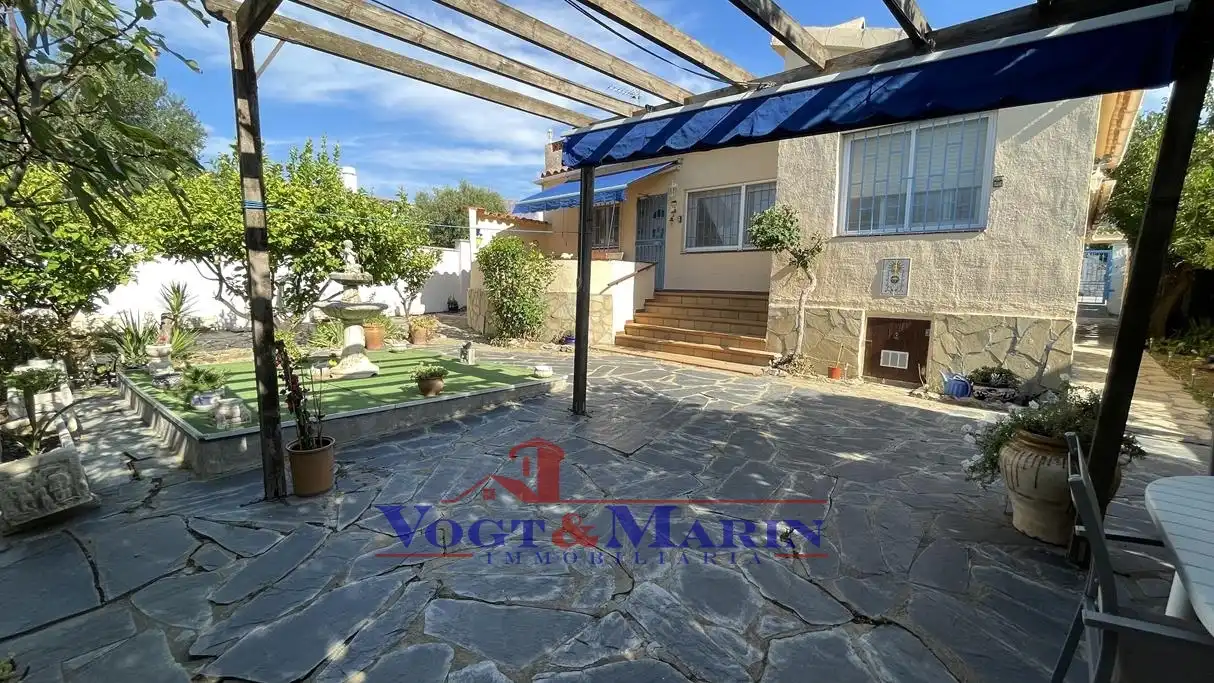 Vista exterior de Casa o xalet en venda en Roses amb Aire condicionat, Calefacció i Jardí privat