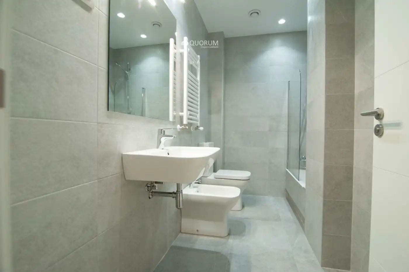 Baño de Piso de alquiler en Bilbao  con Calefacción, Terraza y Balcón