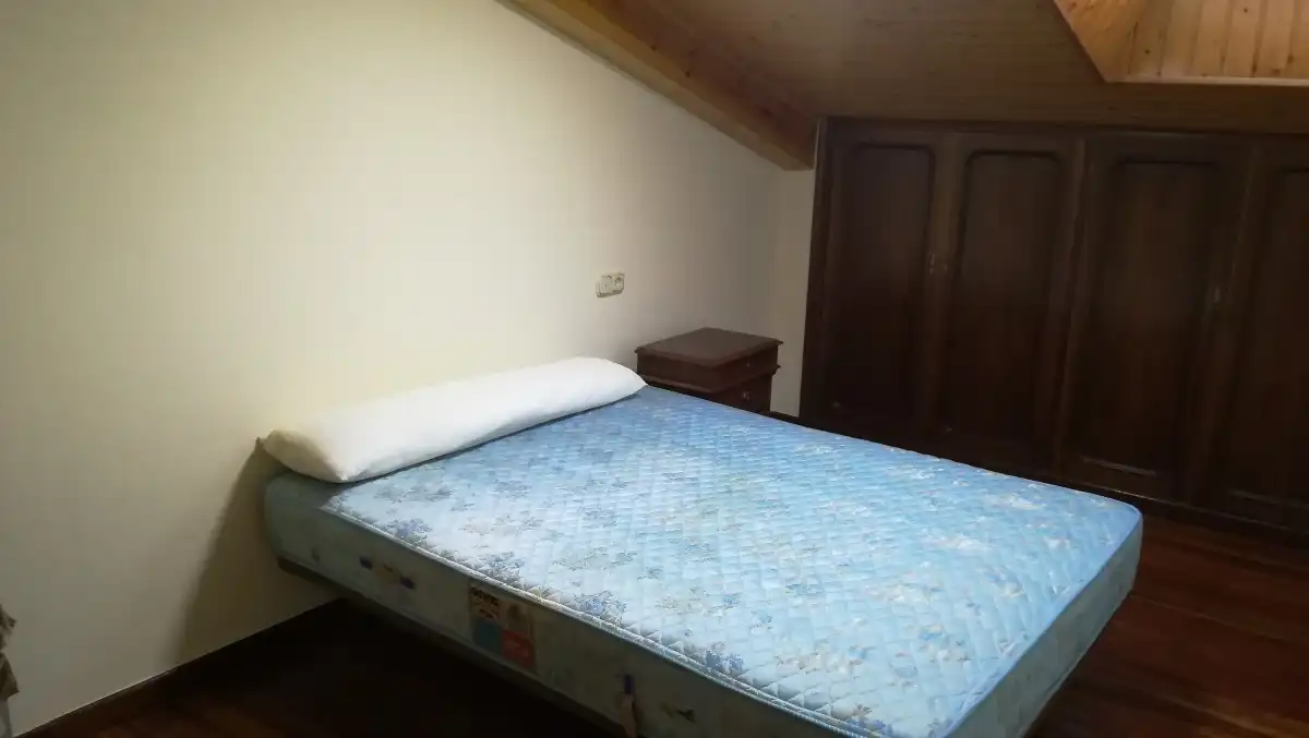 Schlafzimmer von Maisonette zur Miete in Santiago de Compostela  mit Heizung und Möbliert