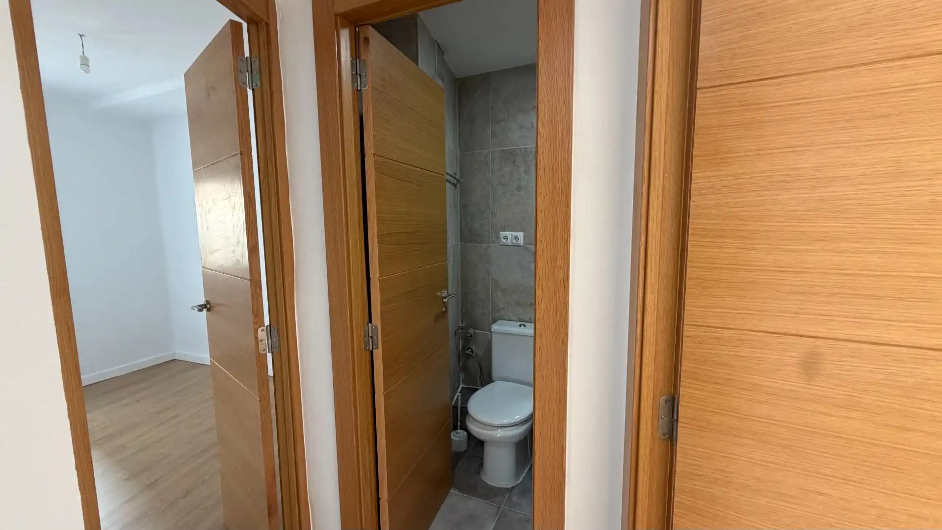 Bathroom of Flat for sale in Paterna  with Air Conditioner, Parquet flooring and Terrace