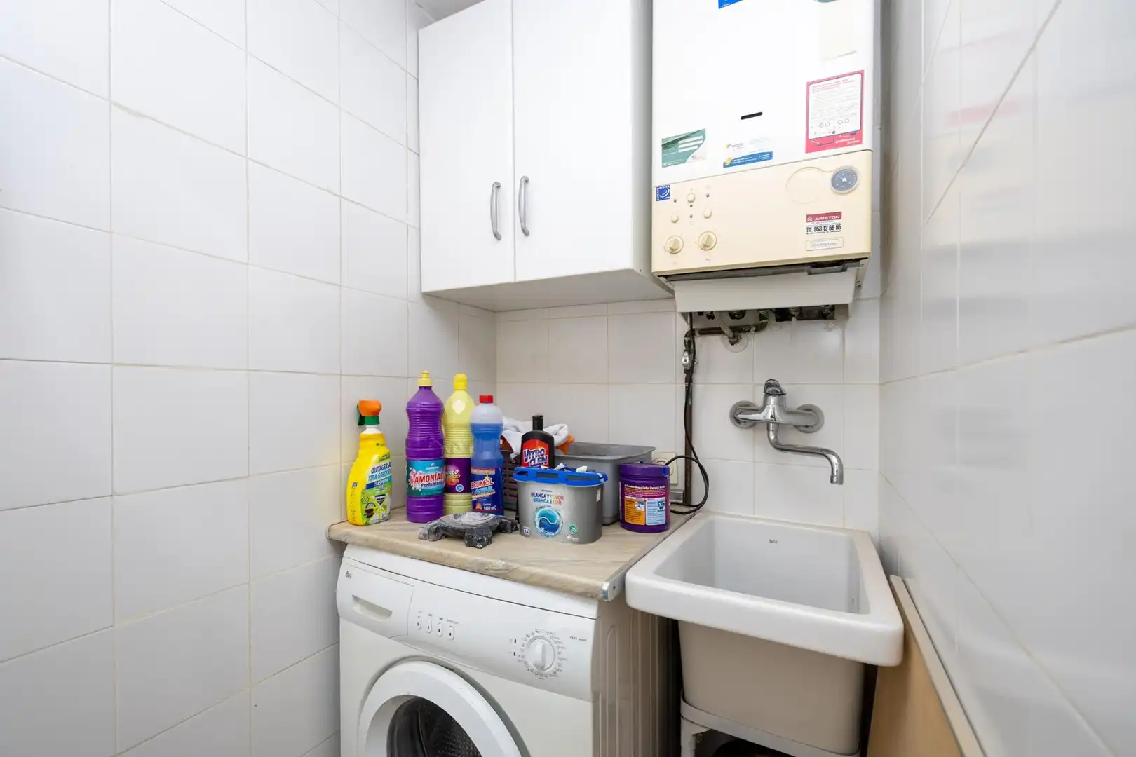 Kitchen of Flat for sale in Granada  with Heating, Terrace and Storage room