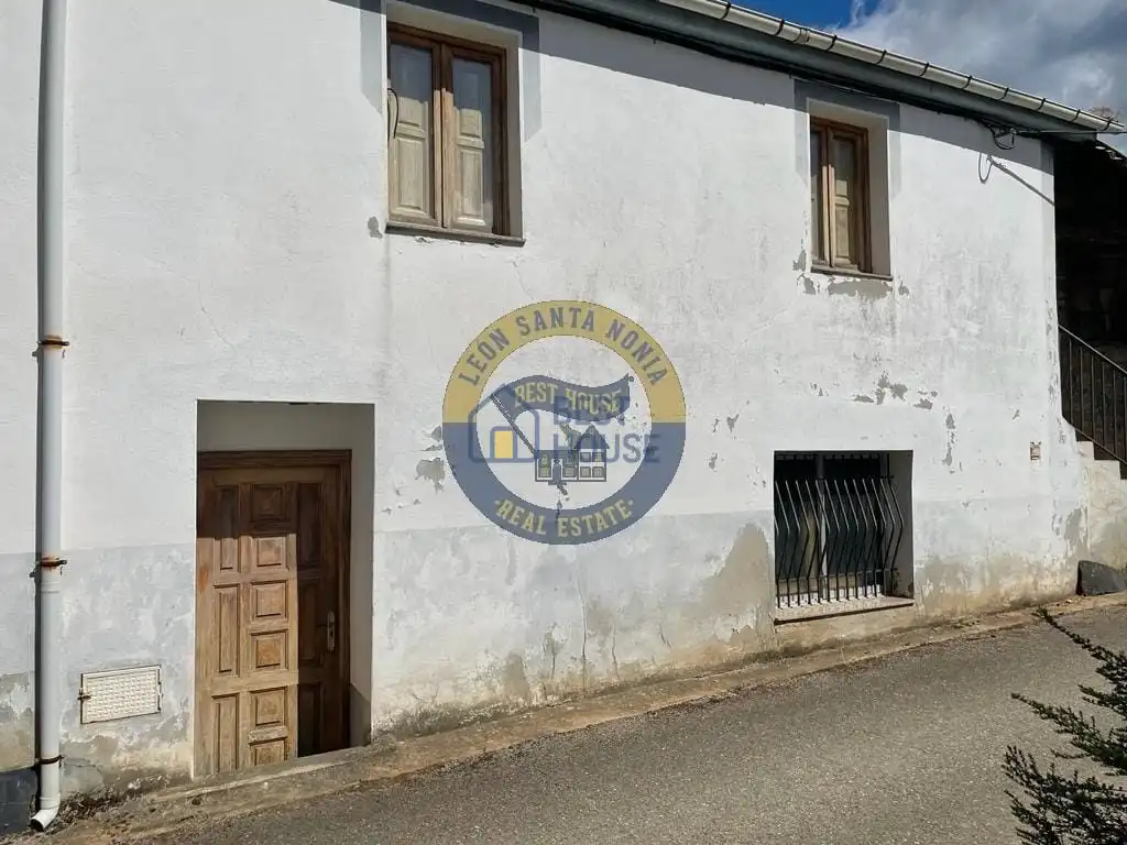 Vista exterior de Casa o xalet en venda en Carucedo amb Calefacció, Jardí privat i Parquet