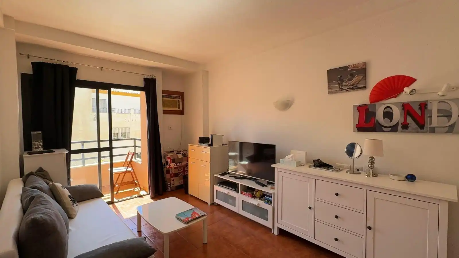 Sala d'estar de Estudi en venda en Torremolinos amb Moblat