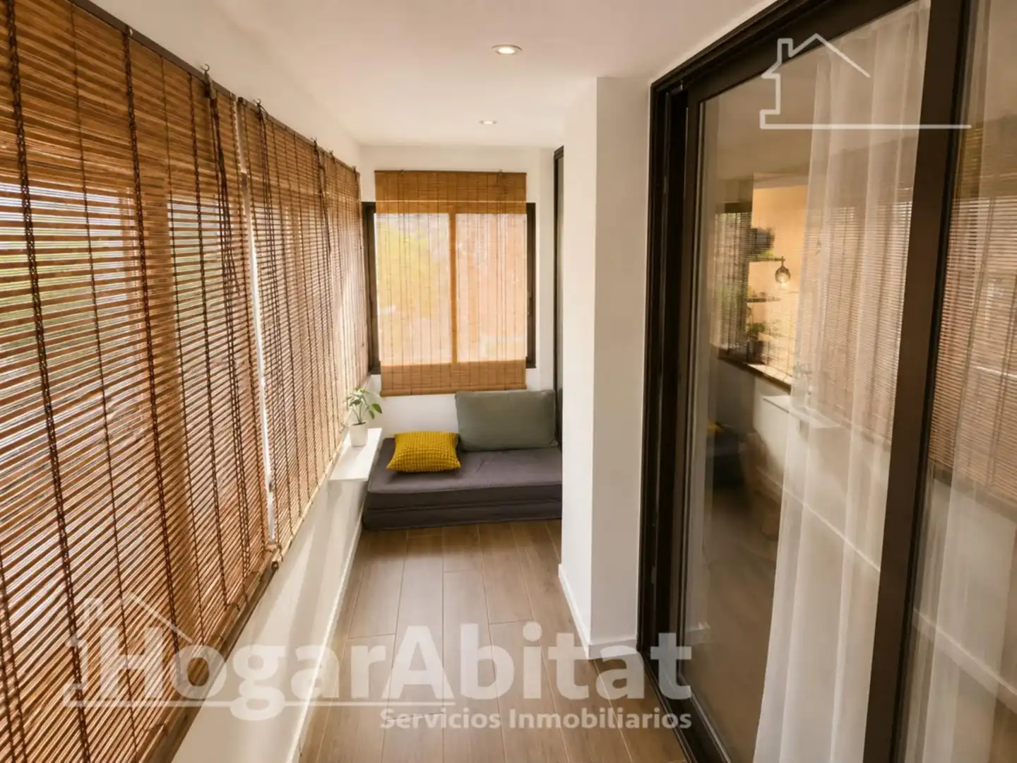Bedroom of Flat for sale in Valencia  with Air Conditioner, Heating and Furnished