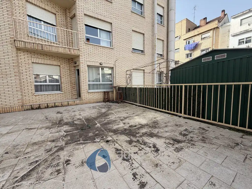 Vista exterior de Apartament en venda en  Logroño amb Calefacció, Terrassa i Traster