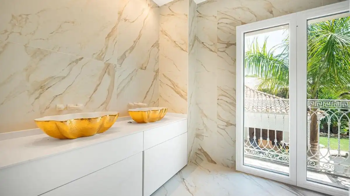 Bathroom of Houses for sale in Marbella  with Air Conditioner, Private garden and Terrace