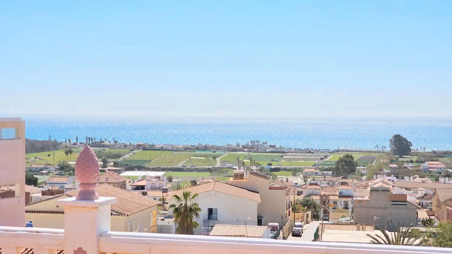 Vista exterior de Casa adosada en venda en Vélez-Málaga amb Terrassa, Traster i Moblat