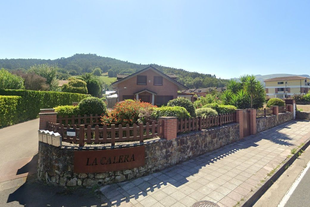 Jardí de Casa o xalet en venda en Guriezo amb Calefacció, Jardí privat i Piscina
