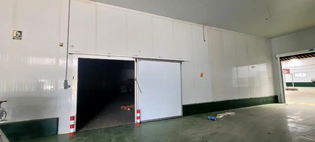Fabrikhallen zur Miete in Berja mit Heizung und Alarm
