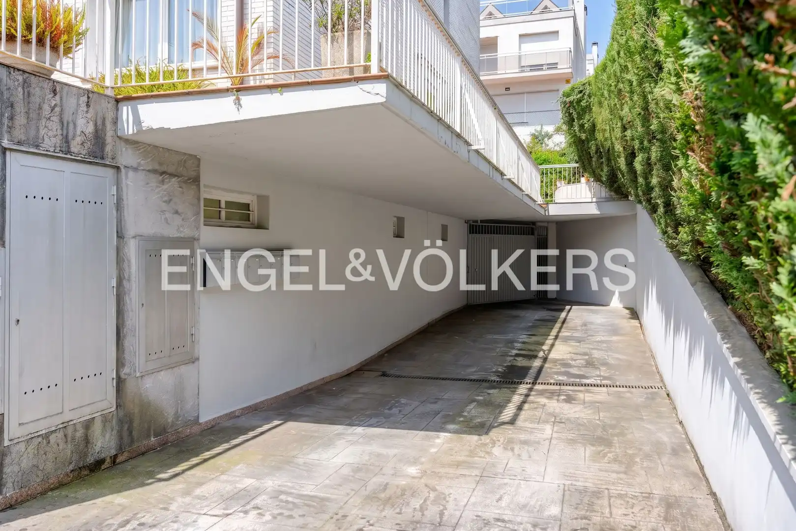Vista exterior de Casa adosada en venda en Donostia - San Sebastián  amb Calefacció, Jardí privat i Terrassa