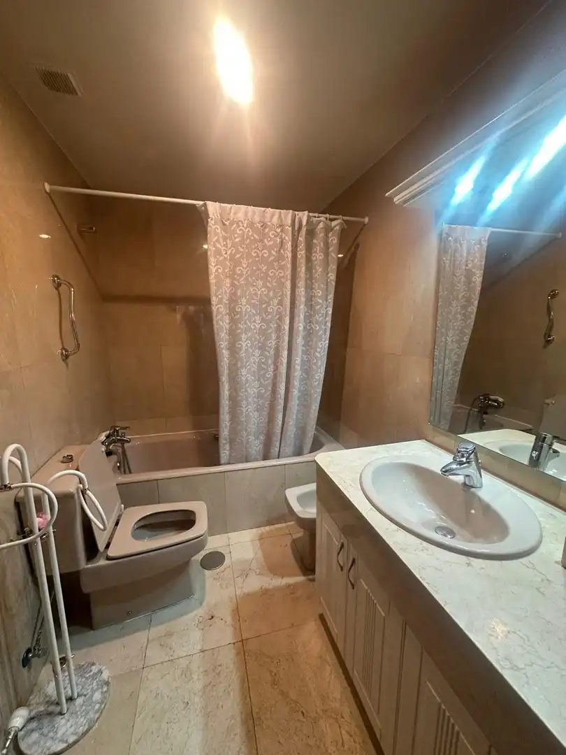 Baño de Piso en venta en León Capital  con Calefacción, Terraza y TV
