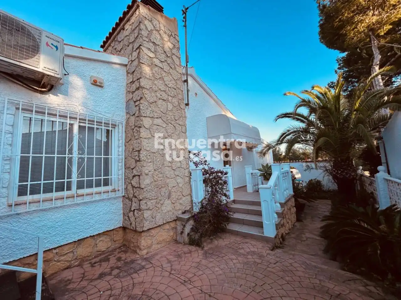 Vista exterior de Casa o chalet en venta en La Nucia con Aire acondicionado, Jardín privado y Terraza