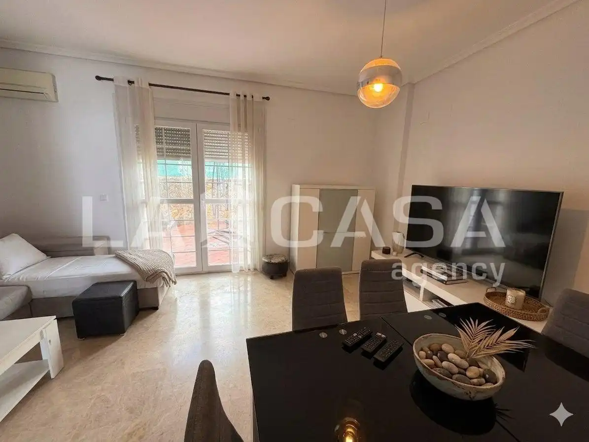Sala d'estar de Casa adosada en venda en Montequinto amb Aire condicionat