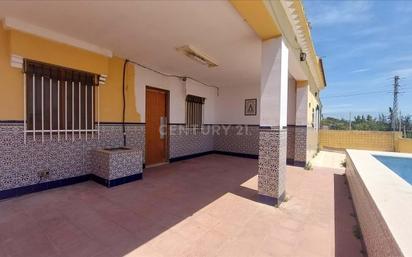 Exterior view of House or chalet for sale in Vilanova i la Geltrú  with Swimming Pool