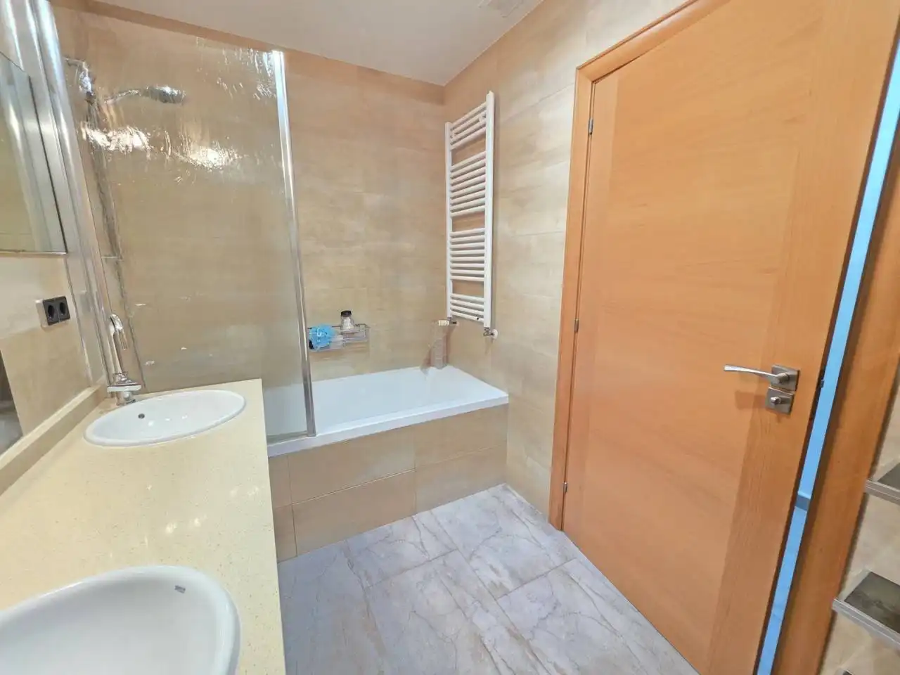 Baño de Casa o chalet en venta en Montcada i Reixac con Aire acondicionado, Calefacción y Jardín privado