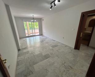 Sala d'estar de Pis en venda en Marbella amb Terrassa, Balcó i Piscina comunitària