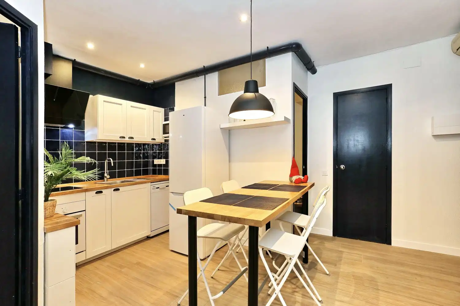 Küche von Wohnung zum Verkauf in Barcelona mit Klimaanlage, Heizung und Möbliert